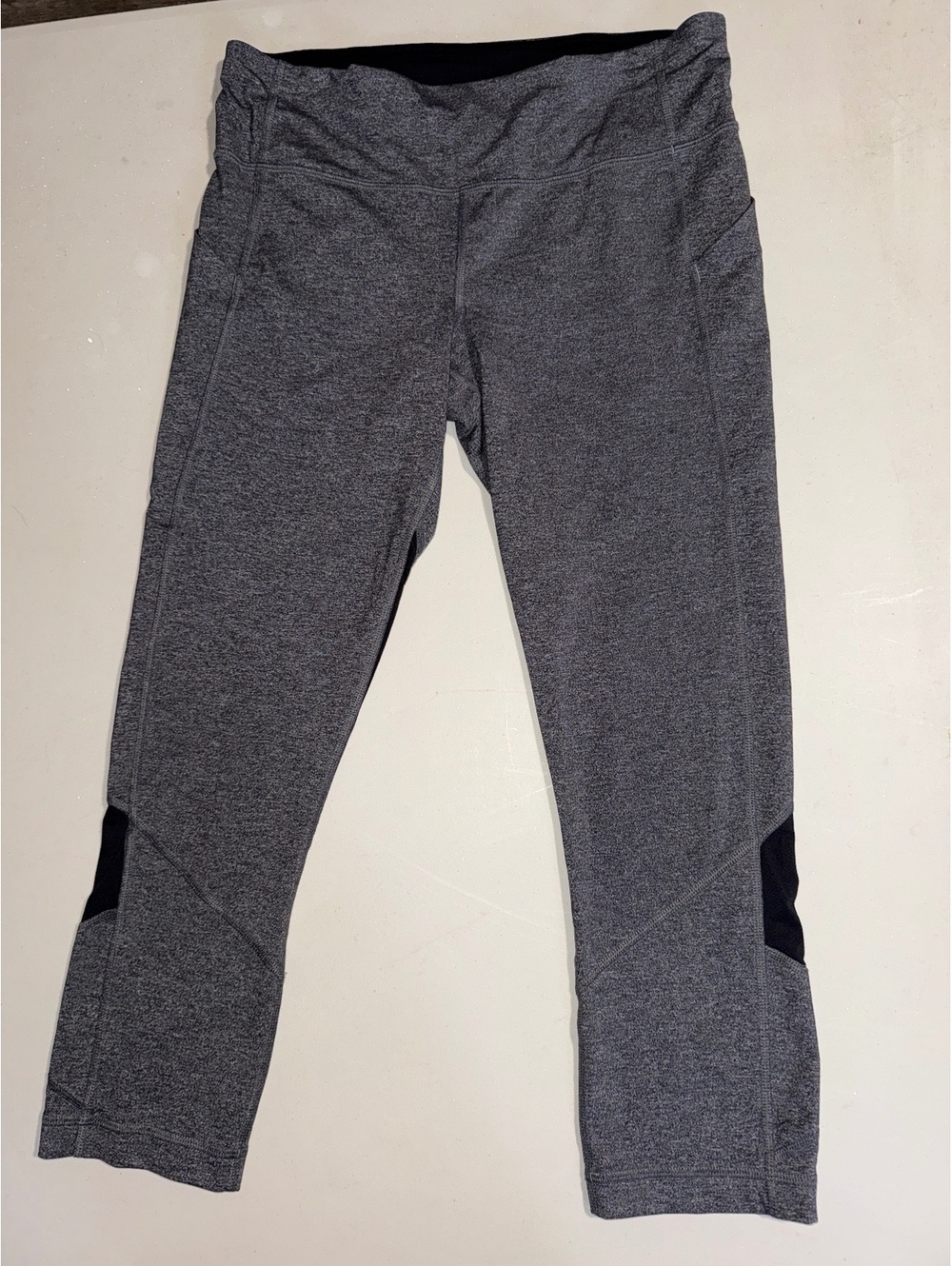 Lululemon Athletica Women's Gray and Black Cropped Leggings Size 8